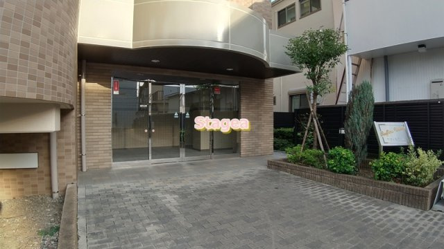さいたま市浦和区上木崎１丁目の賃貸マンションのエントランス
