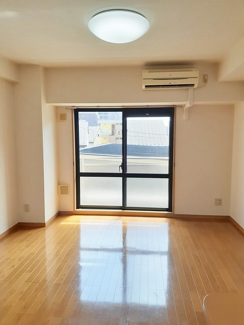 さいたま市浦和区上木崎１丁目の賃貸マンションの居間・リビング