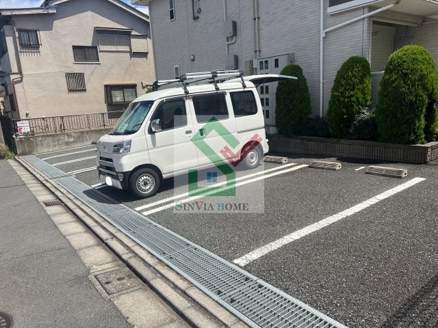 サニーレジデンスの駐車場