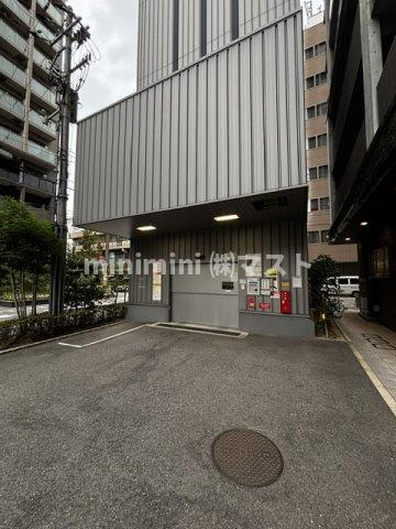 クレヴィア大阪福島の駐車場