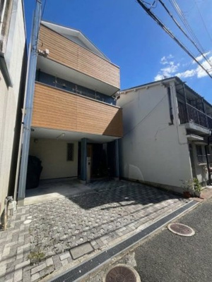 【前面道路含む現地写真】 | 新規専任物件　茨木市大池2丁目 | ■広々とした玄関ホール・トイレ2箇所あり・ユニットバス1616サイズ・浴室に窓・各居室にクローゼットあり
