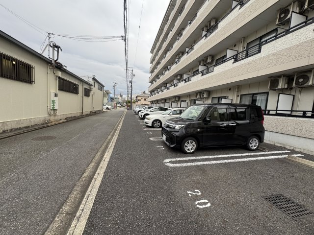 本州ビルⅢの駐車場