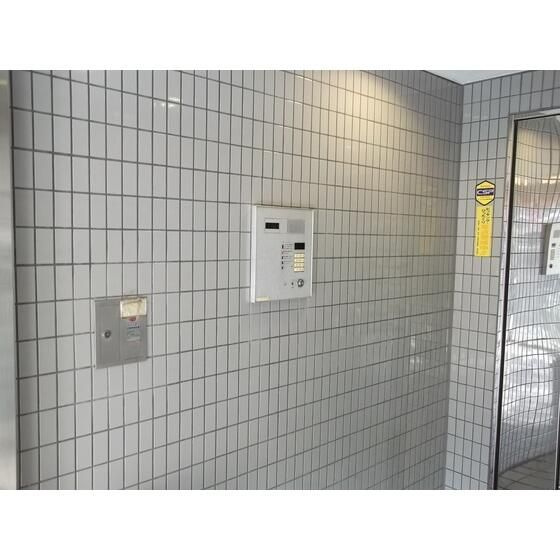 ２１オギサカ志村坂上のエントランス