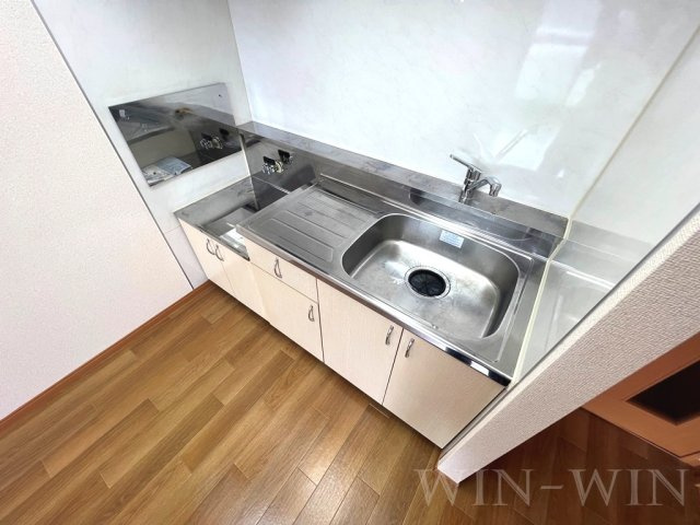 リバーウエスト 弐番館のキッチン|イメージ（同建物内別部屋の写真です）