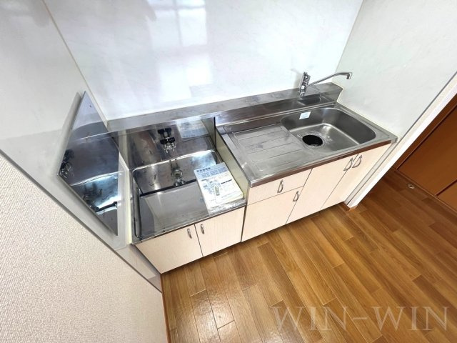 リバーウエスト 弐番館のキッチン|イメージ（同建物内別部屋の写真です）