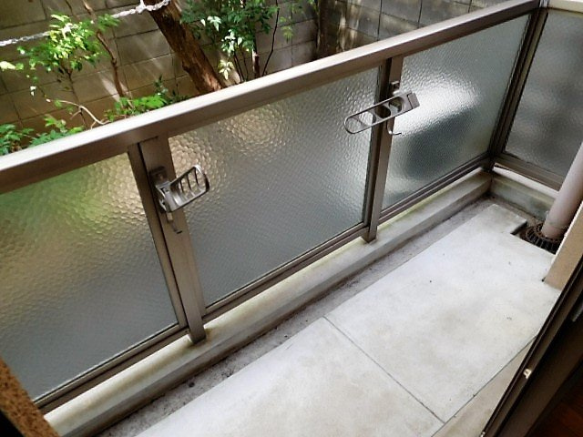 京都市西京区桂野里町の賃貸マンションのバルコニー