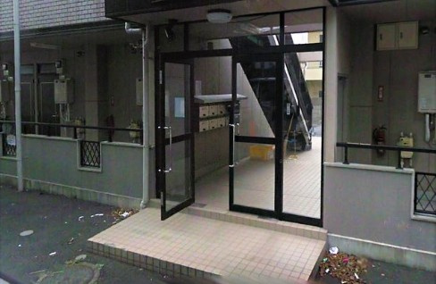 Y'sヴィラ調布のエントランス