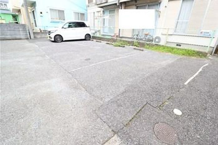 ビューハイツ松ヶ丘の駐車場