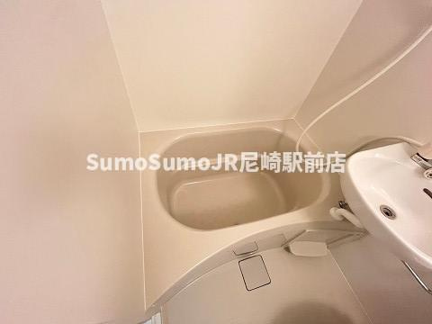 尼崎市猪名寺２丁目の賃貸マンションの浴室|落ち着いた空間のお風呂です