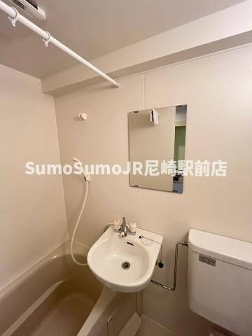 尼崎市猪名寺２丁目の賃貸マンションの洗面所|脱衣スペースもあります