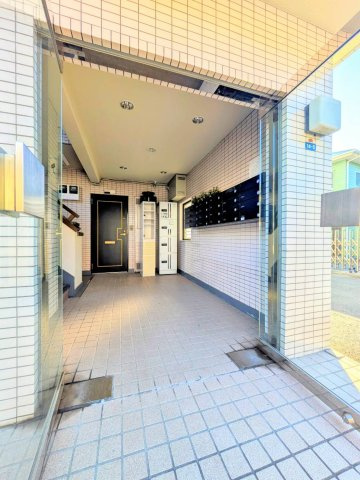 ベルナス上大岡のエントランス