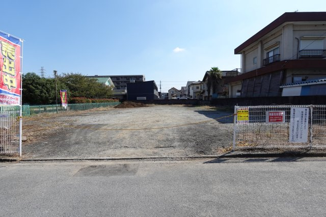 川越市脇田新町　建築条件無し　売地の前面道路含む現地写真
