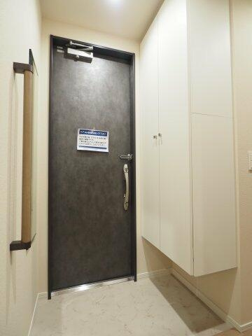 南青山高木フラットの玄関