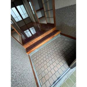 泉借家の玄関