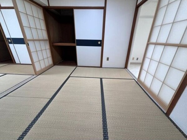 日興ハイツの和室