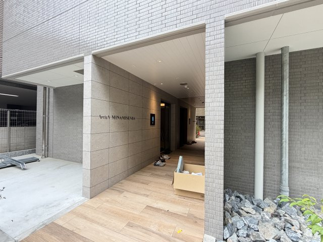 ArtizA南船場のエントランス