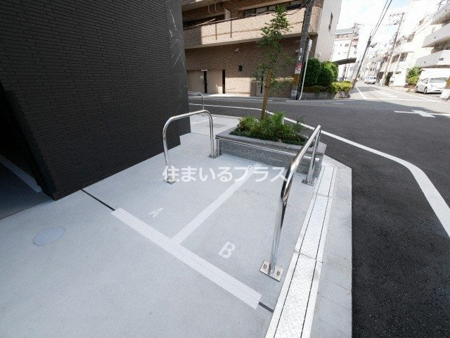レオンヴァリエ都島北通の駐車場