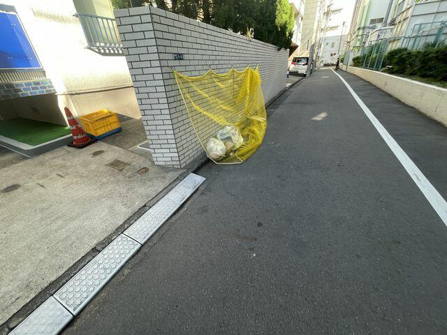 麻布ローヤルコーポの駐車場