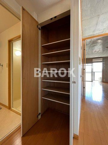 福岡市博多区上牟田２丁目の賃貸マンションの玄関