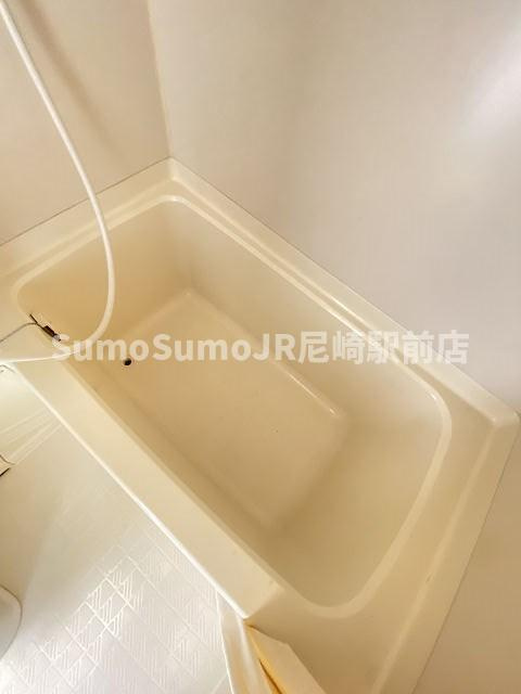 尼崎市南清水の賃貸マンションの浴室|コンパクトで使いやすいお風呂です
