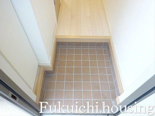 ラルジュ桜丘の玄関