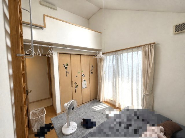 安佐南区上安6丁目の洋室|ロフトを備えた洋室です。居室部分とは別に空間を確保でき、季節用品の収納や趣味のスペースなど、暮らしに合わせて活用できます。