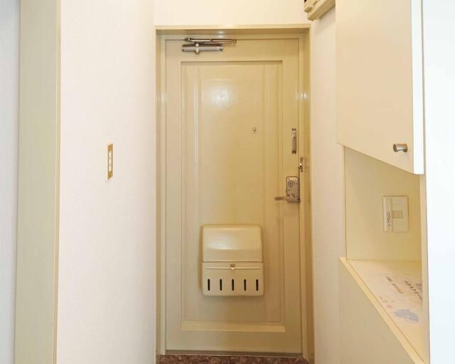 青梅市今寺４丁目の賃貸マンションの玄関
