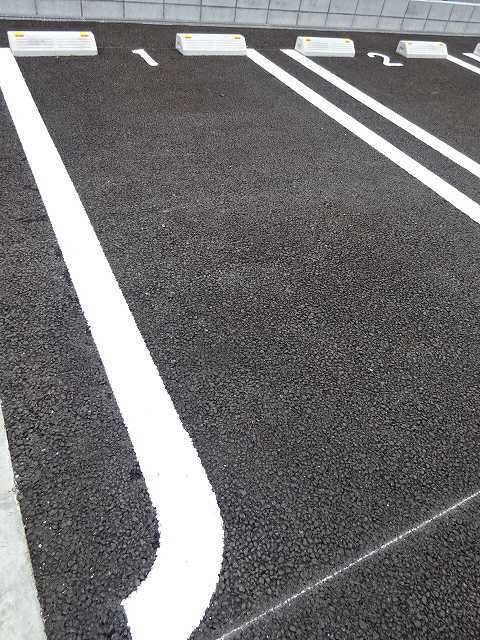 アヴァンセの駐車場