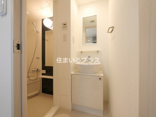 クレストタップ京橋の玄関