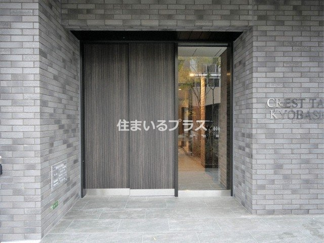 クレストタップ京橋のエントランス