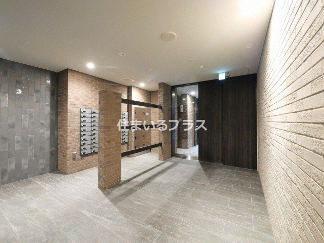 クレストタップ京橋のロビー