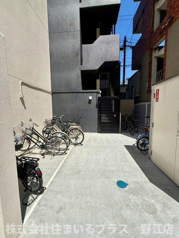 NINE RESIDENCEの駐車場