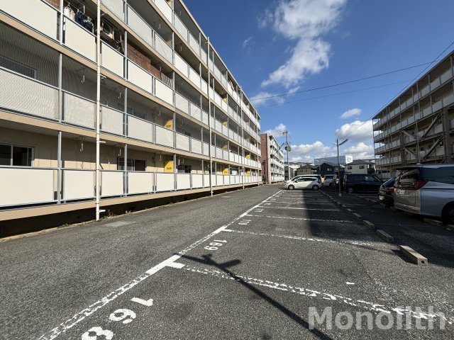 ビレッジハウス草部2号棟の駐車場
