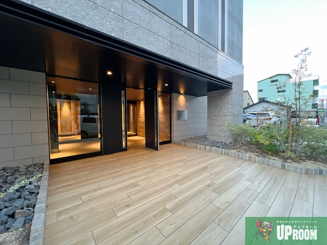 CRESTTAPP平安通のエントランス