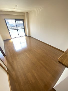 尼崎市南武庫之荘４丁目の賃貸マンションの居間・リビング|ゆったりとした居間です