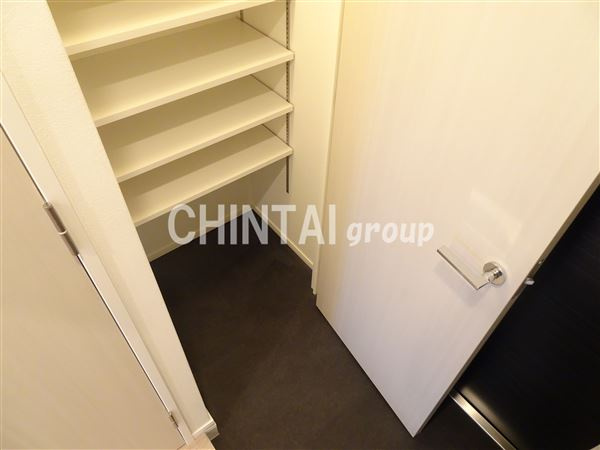 プラウドフラット渋谷笹塚の玄関