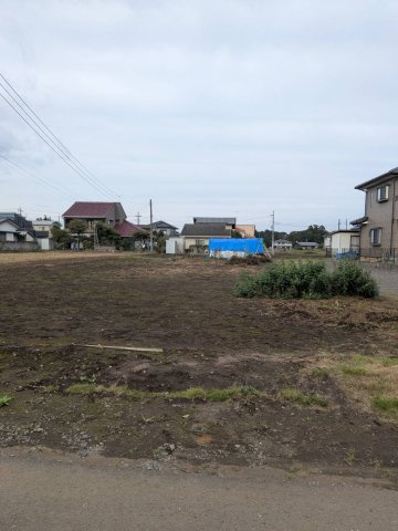 津田土地の前面道路含む現地写真