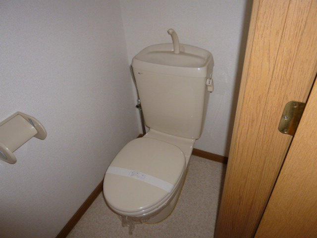 クレスメントＢのトイレ|シャワー付きトイレに変更
