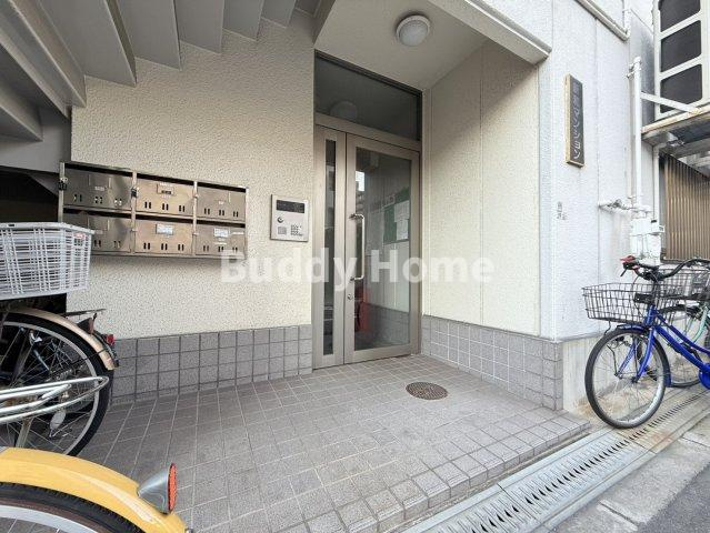 新和マンションのエントランス