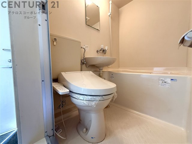 ユニットバス内のトイレです☆