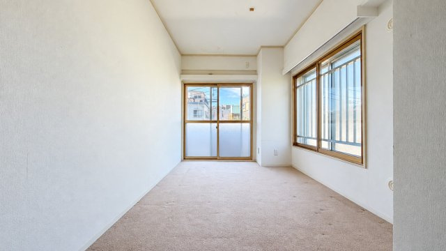 SSKグリーンパーク北千住第10の洋室|自然光がたっぷり入る明るい洋室。お好みの家具で自由な空間づくりを楽しめます。