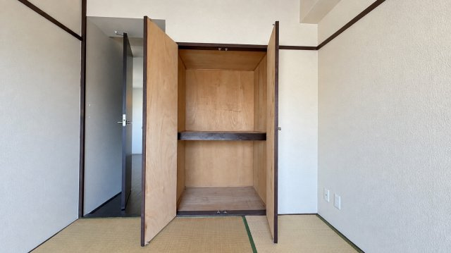 SSKグリーンパーク北千住第10の収納|押入れ収納を備えた和室。布団や季節物、かさばる日用品までまとめて収納でき、お部屋を広々と使えます。