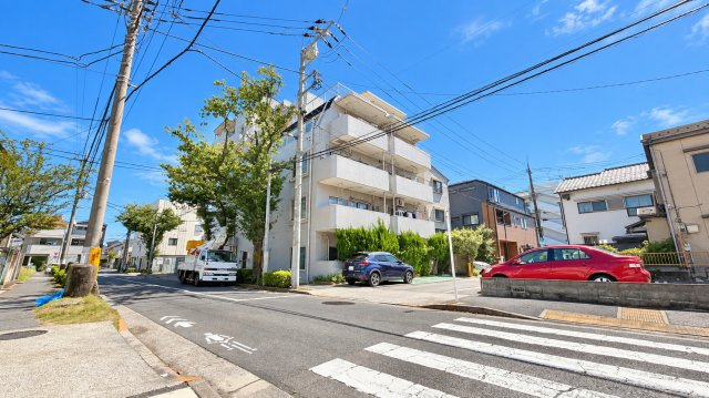 SSKグリーンパーク北千住第10の外観|街並みに美しく調和する佇まいが、住まいの魅力を引き立てます。