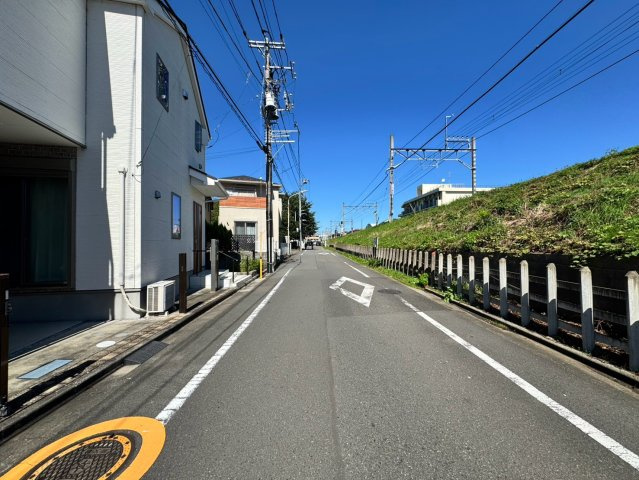 東村山市美住町2丁目中古戸建の前面道路含む現地写真