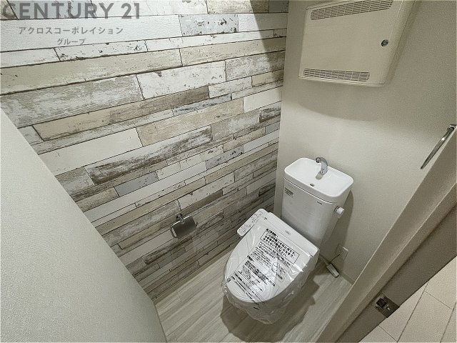 温水洗浄便座機能付きのトイレです♪