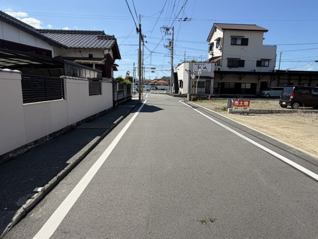 飛鳥喜多川分譲地④の前面道路含む現地写真