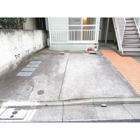 ナプコグリーンの駐車場