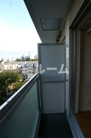 新宿区中井１丁目の賃貸マンションのバルコニー