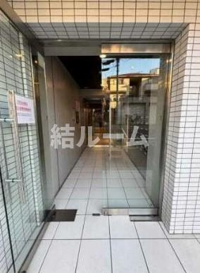 新宿区中井１丁目の賃貸マンションのエントランス