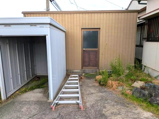 領家町　中古住宅の外観|外部物置